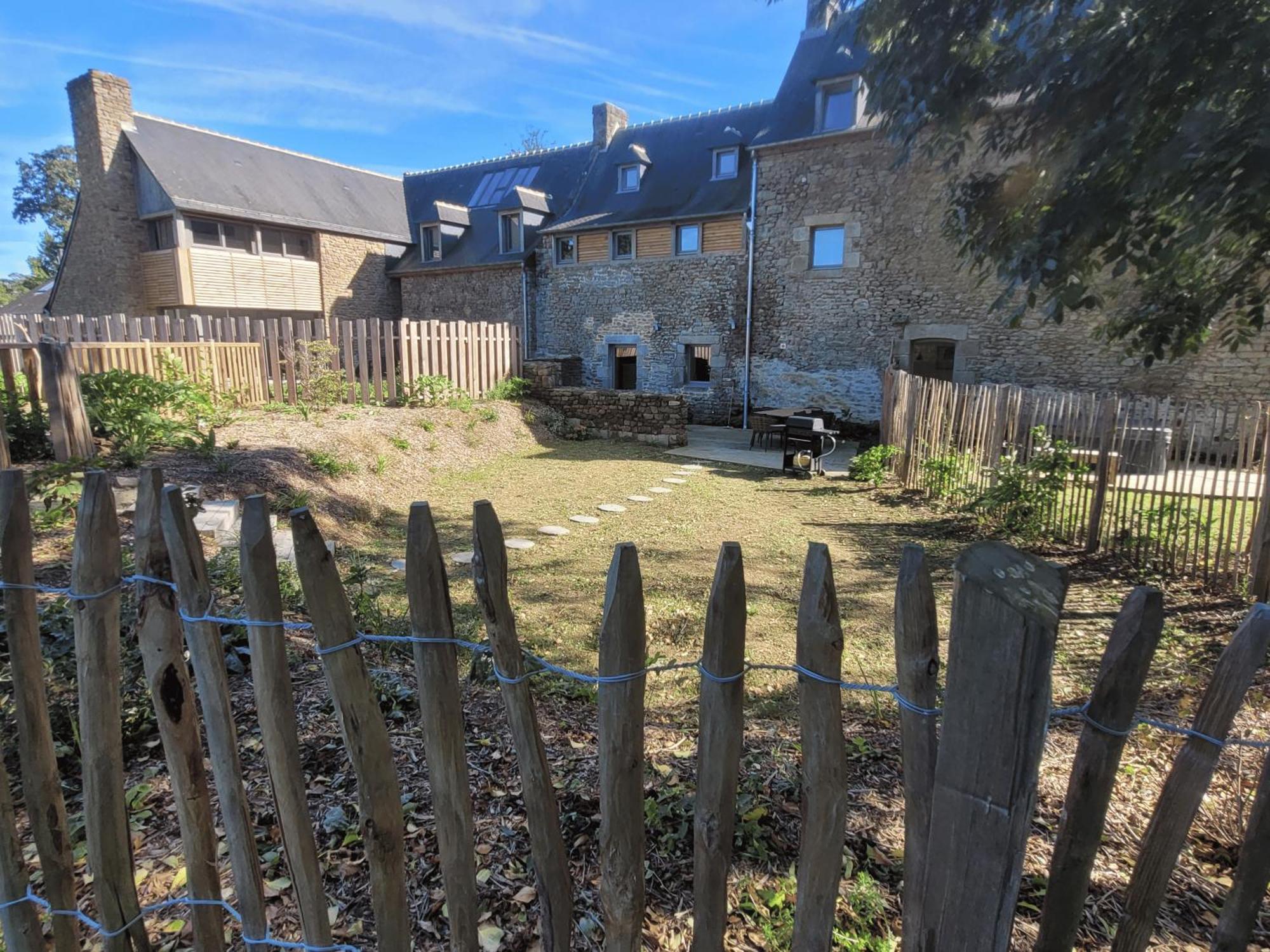 Domaine De La Falaise